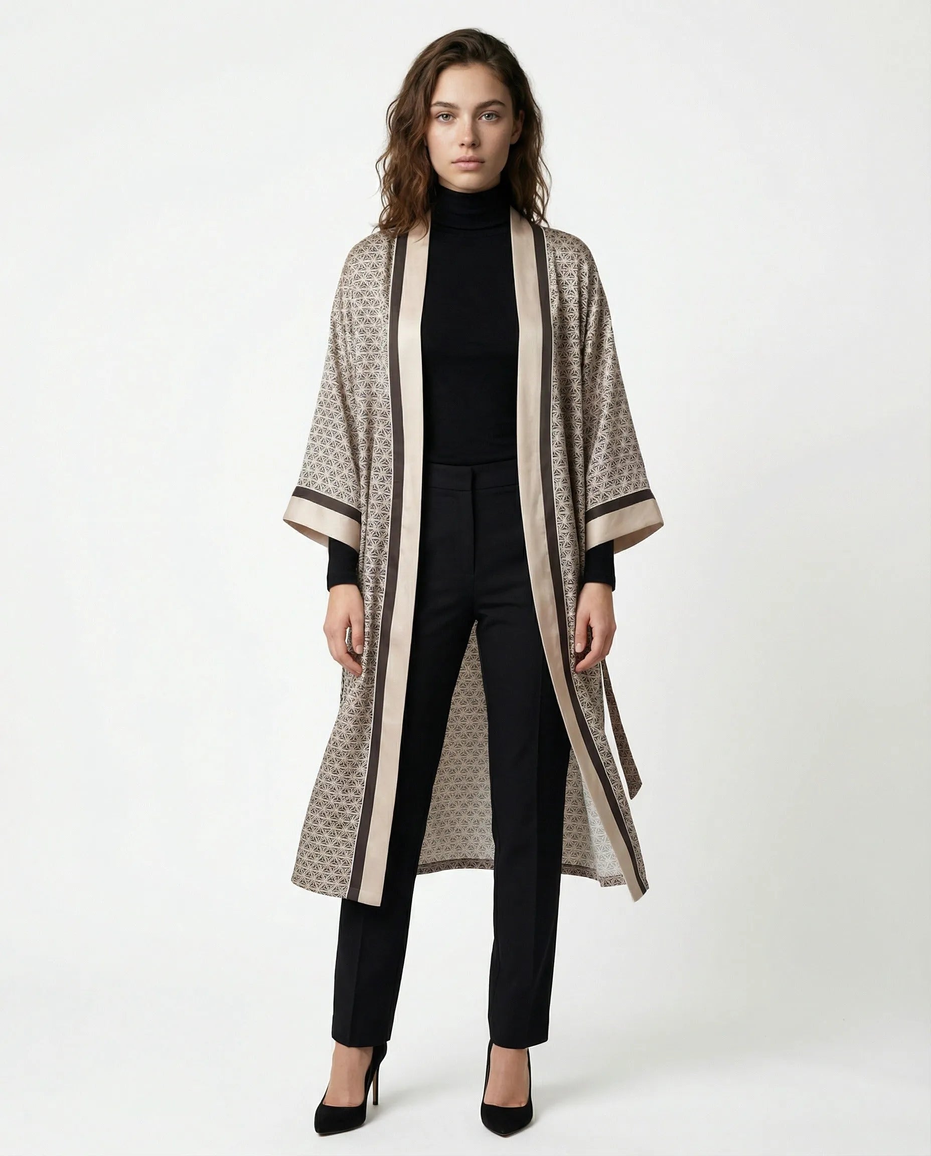 Brunello Cucinelli antracite and beige bicolor silk kimono robe with geometric pattern and wide sleeves.