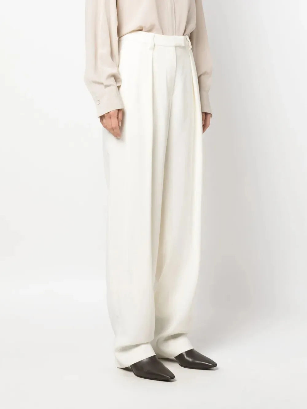 Brunello Cucinelli women's natural viscose-wool wide-leg pleated pants, elegantly draped.